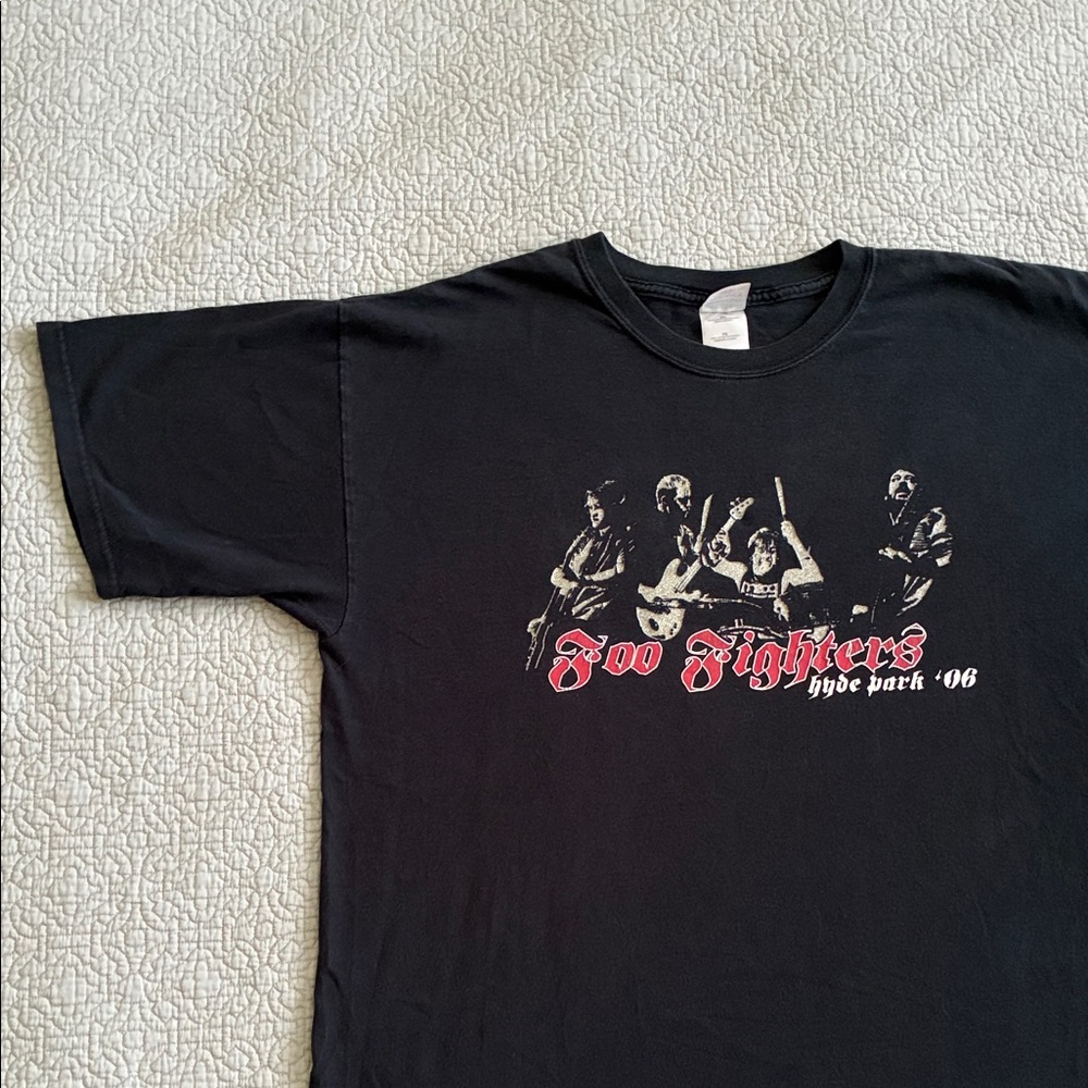 Gildan Black Foo Fighters Hyde Park '06 Graphic Band Rock Tee Shirt Silver XL